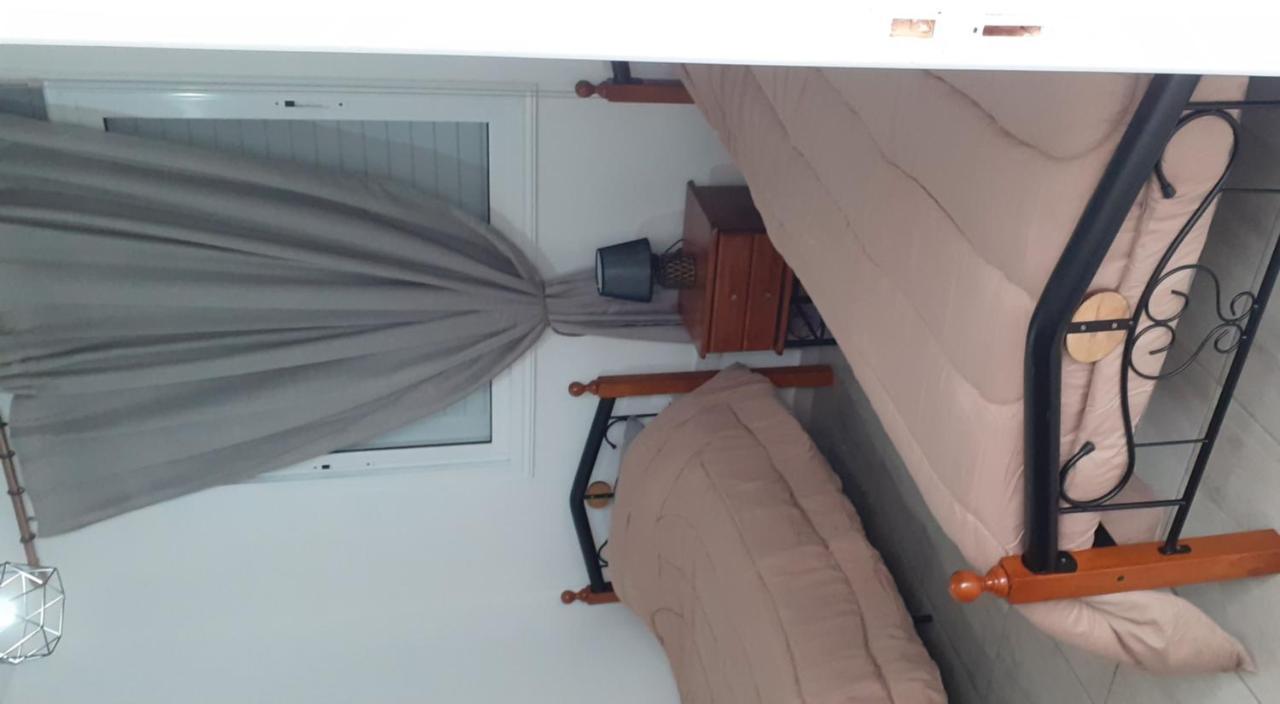 Akamandos 76 Apartman Péjia Kültér fotó