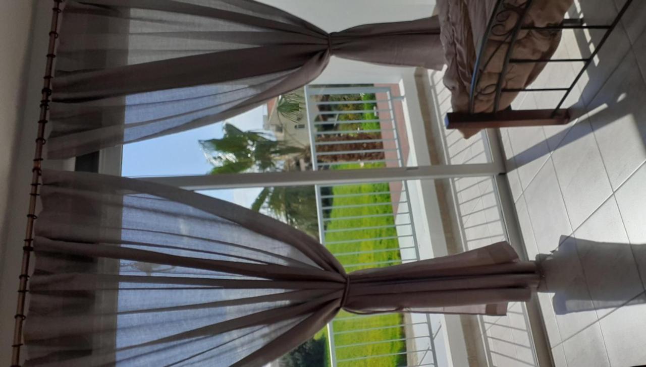 Akamandos 76 Apartman Péjia Kültér fotó