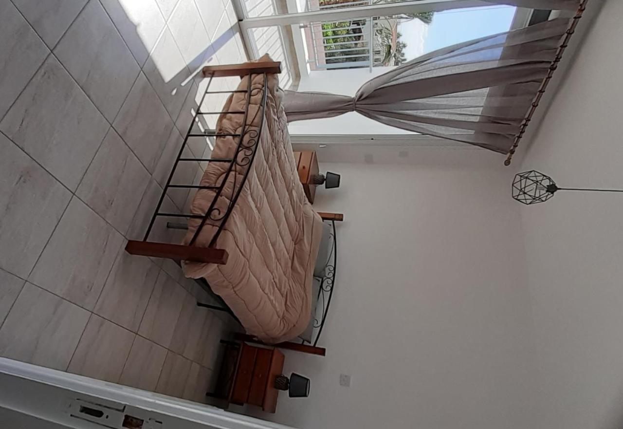 Akamandos 76 Apartman Péjia Kültér fotó